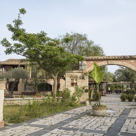 B&B Casale Siciliano Di Miryam Tiralongo 阿沃拉 外观 照片
