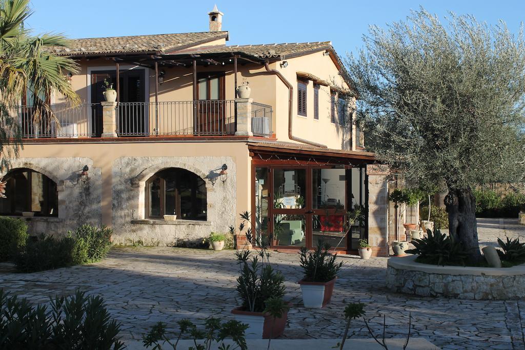 B&B Casale Siciliano Di Miryam Tiralongo 阿沃拉 外观 照片
