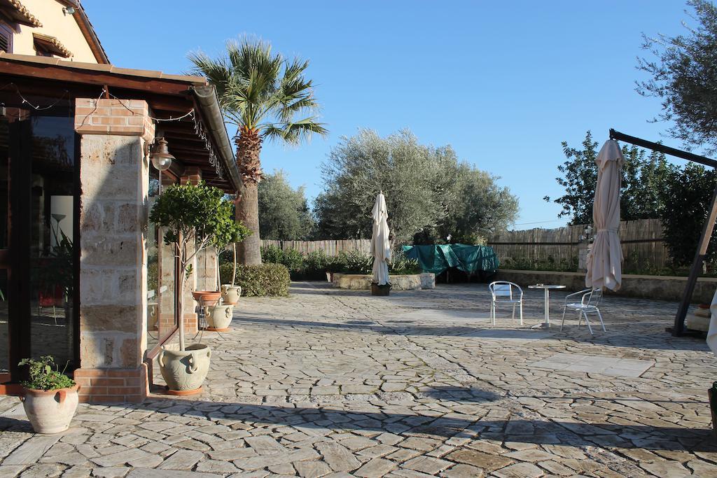 B&B Casale Siciliano Di Miryam Tiralongo 阿沃拉 外观 照片