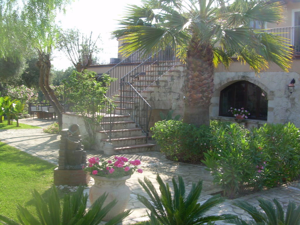 B&B Casale Siciliano Di Miryam Tiralongo 阿沃拉 外观 照片