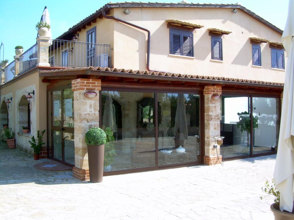 B&B Casale Siciliano Di Miryam Tiralongo 阿沃拉 外观 照片