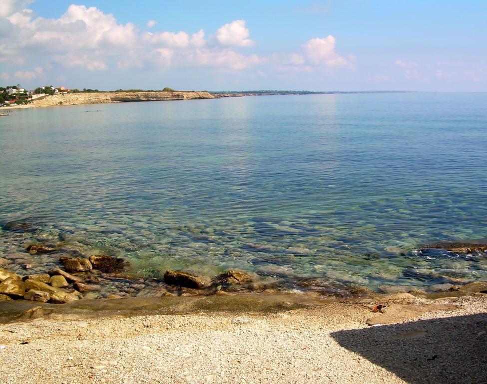 B&B Casale Siciliano Di Miryam Tiralongo 阿沃拉 外观 照片