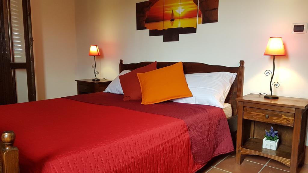 B&B Casale Siciliano Di Miryam Tiralongo 阿沃拉 外观 照片