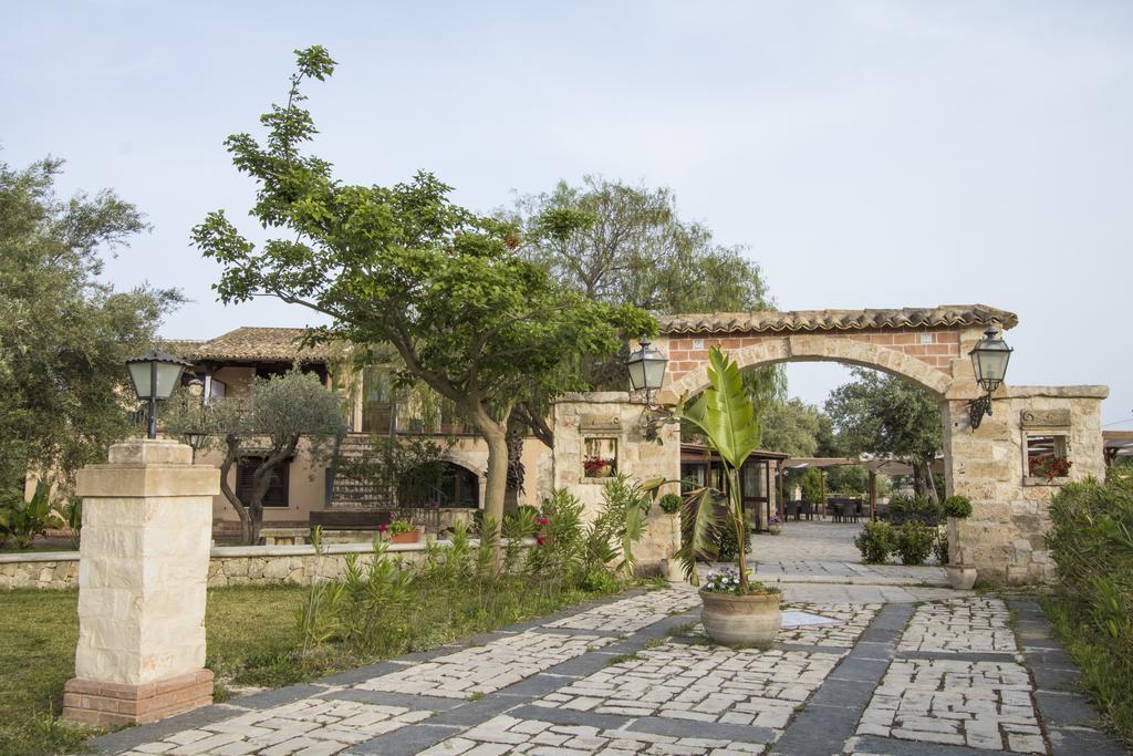 B&B Casale Siciliano Di Miryam Tiralongo 阿沃拉 外观 照片