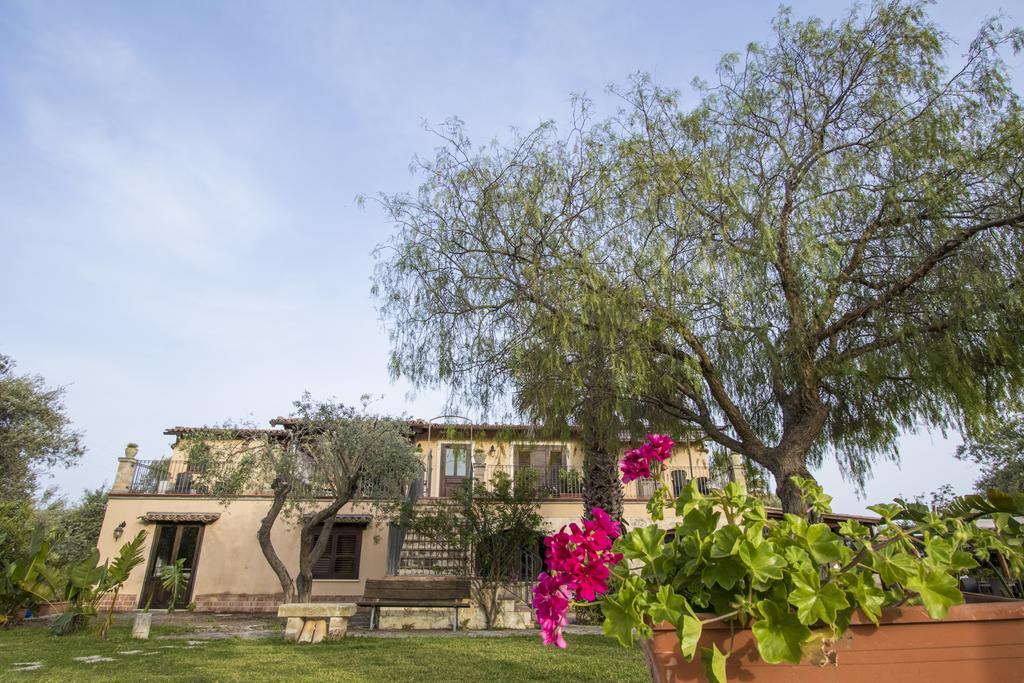 B&B Casale Siciliano Di Miryam Tiralongo 阿沃拉 外观 照片