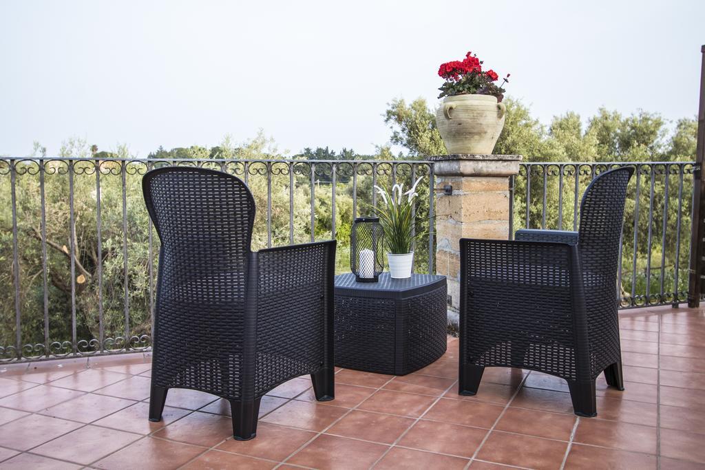 B&B Casale Siciliano Di Miryam Tiralongo 阿沃拉 外观 照片