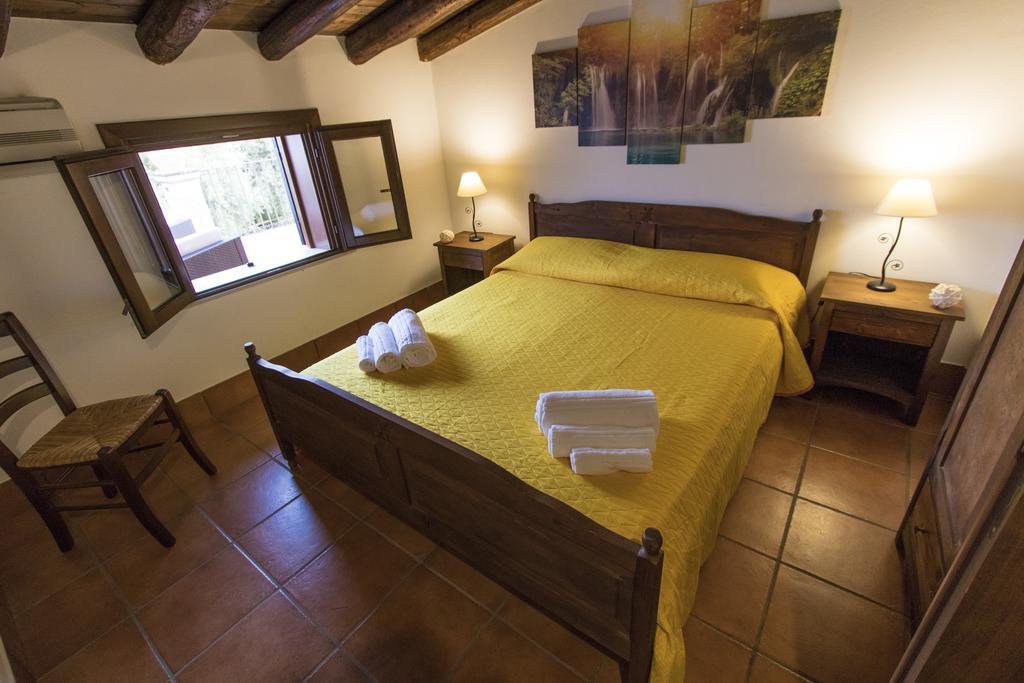 B&B Casale Siciliano Di Miryam Tiralongo 阿沃拉 外观 照片