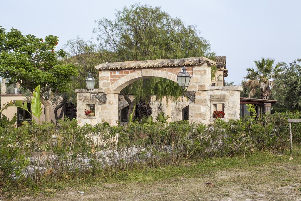 B&B Casale Siciliano Di Miryam Tiralongo 阿沃拉 外观 照片