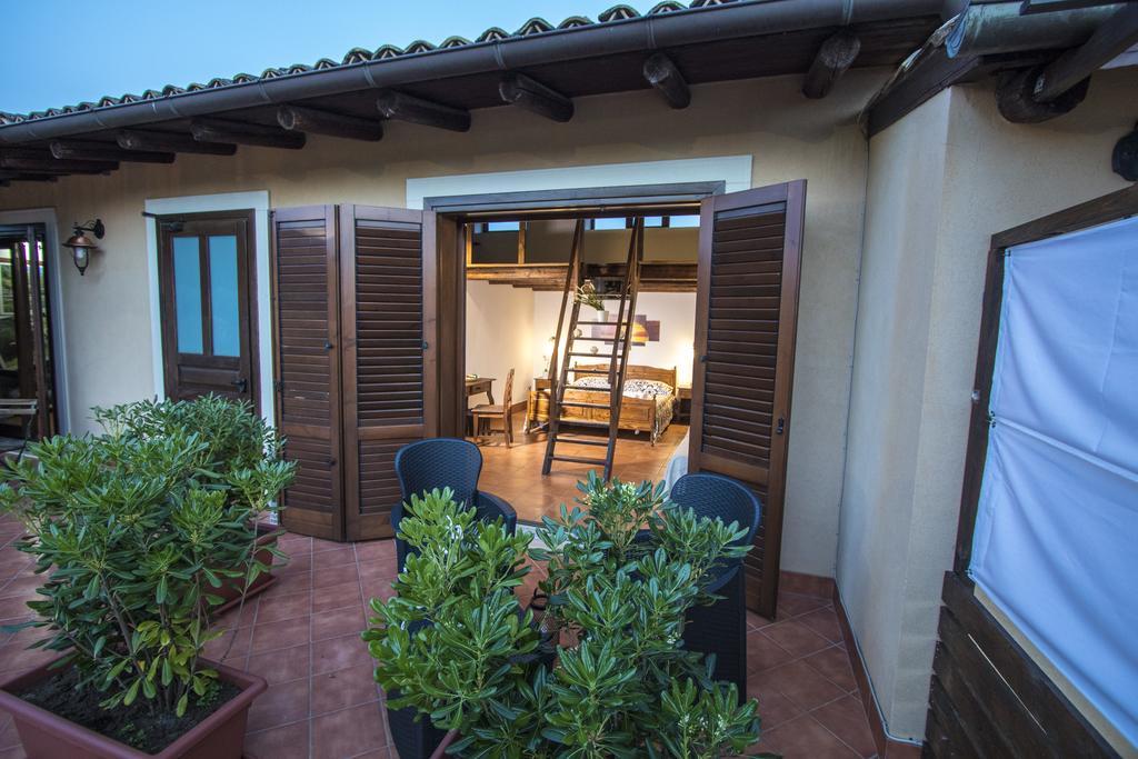 B&B Casale Siciliano Di Miryam Tiralongo 阿沃拉 外观 照片