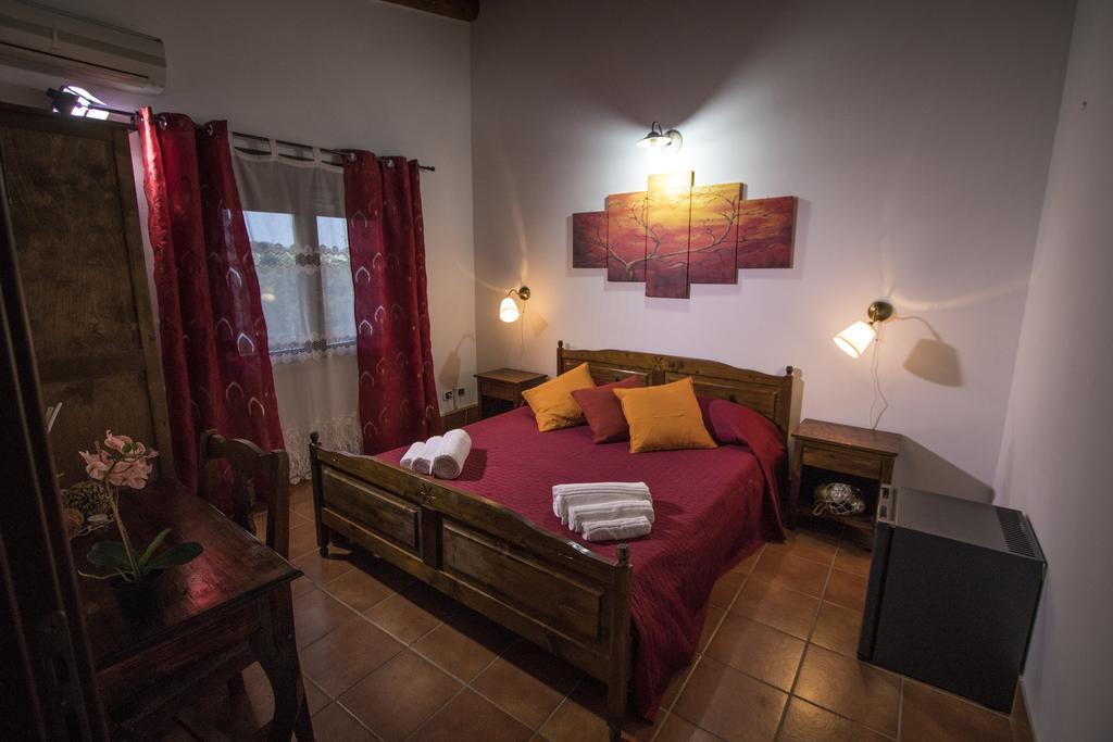 B&B Casale Siciliano Di Miryam Tiralongo 阿沃拉 外观 照片