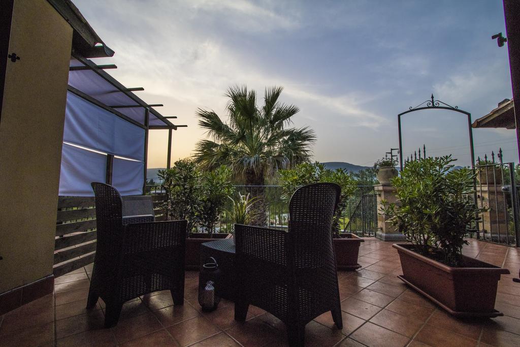 B&B Casale Siciliano Di Miryam Tiralongo 阿沃拉 外观 照片