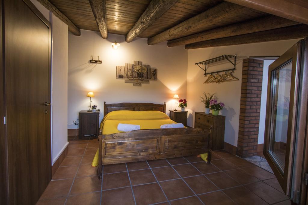 B&B Casale Siciliano Di Miryam Tiralongo 阿沃拉 外观 照片