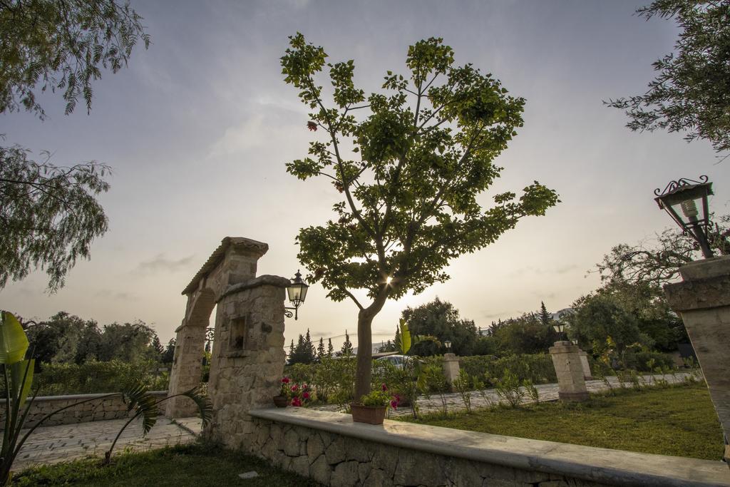 B&B Casale Siciliano Di Miryam Tiralongo 阿沃拉 外观 照片