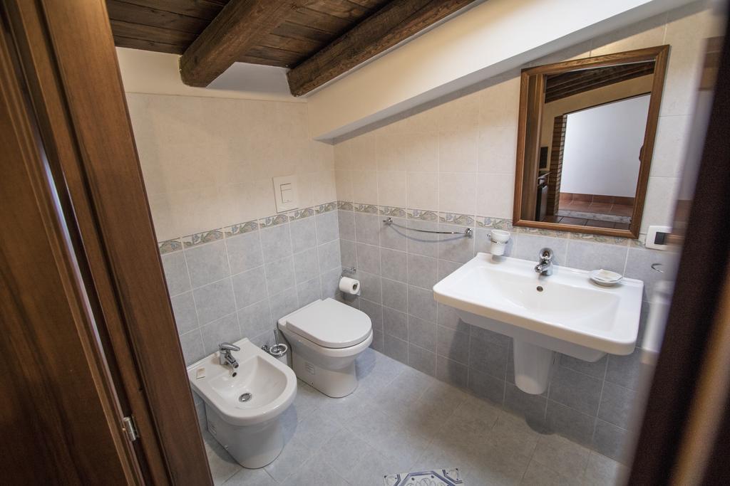 B&B Casale Siciliano Di Miryam Tiralongo 阿沃拉 外观 照片
