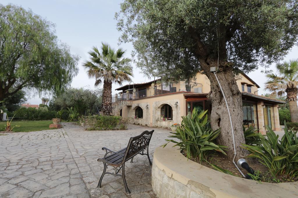 B&B Casale Siciliano Di Miryam Tiralongo 阿沃拉 外观 照片