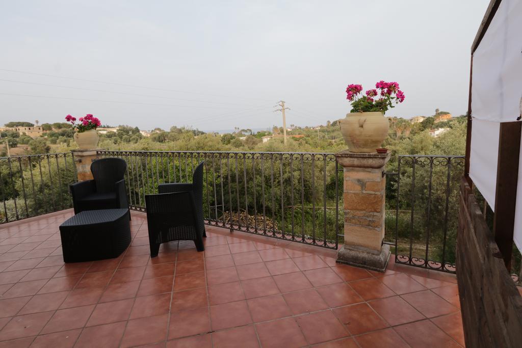 B&B Casale Siciliano Di Miryam Tiralongo 阿沃拉 外观 照片