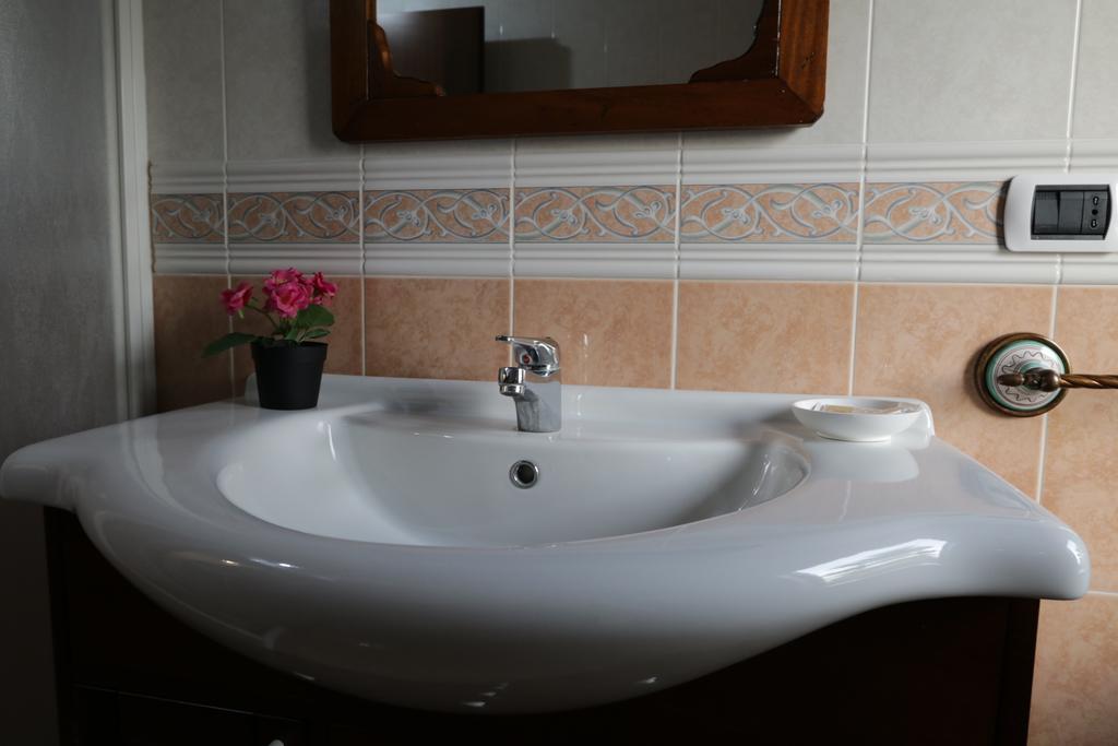 B&B Casale Siciliano Di Miryam Tiralongo 阿沃拉 外观 照片