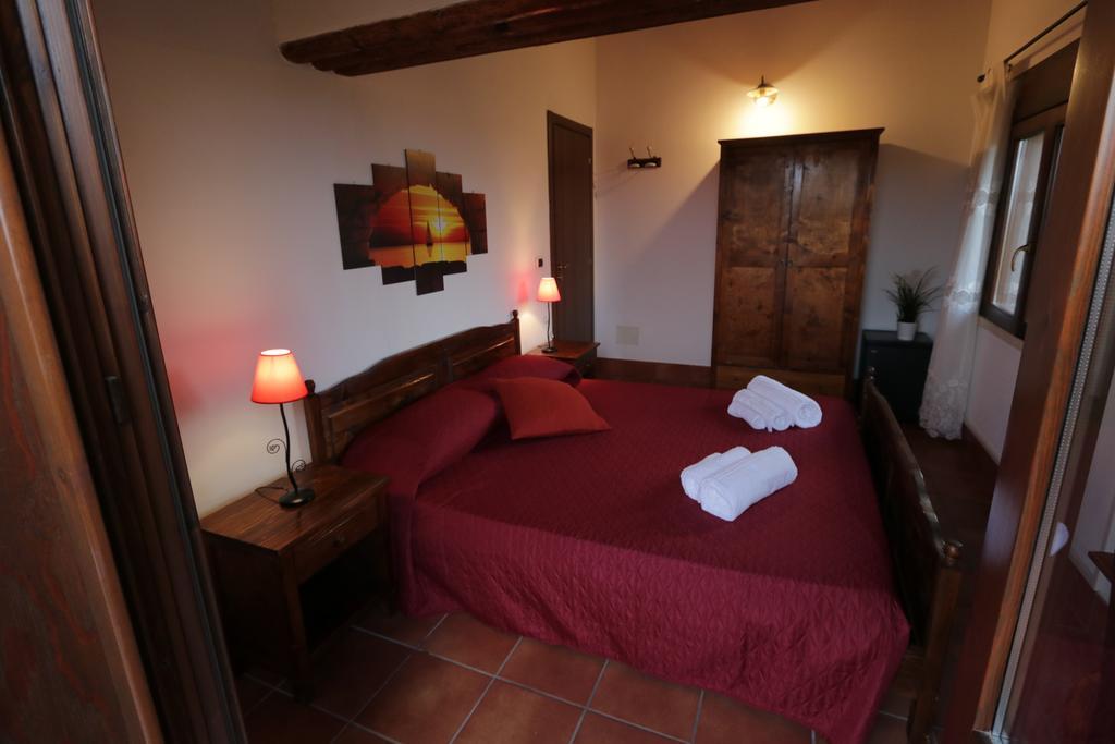 B&B Casale Siciliano Di Miryam Tiralongo 阿沃拉 外观 照片