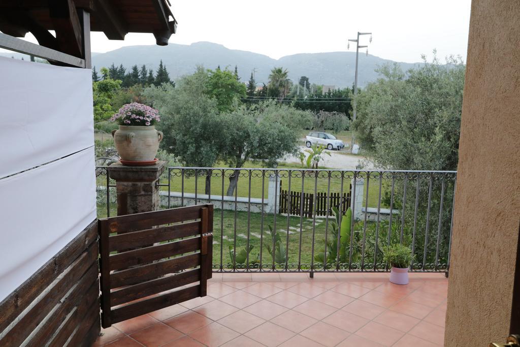 B&B Casale Siciliano Di Miryam Tiralongo 阿沃拉 外观 照片